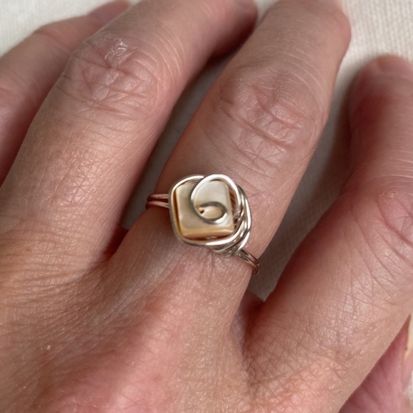 Natural cut seashell ring - Picture 3 of 3